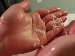 8 min - Oily hand