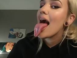 7 min - Long tongue