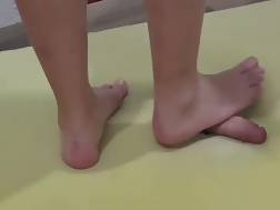 18 min - Dancing footjob