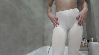 white leggings 3 finger