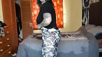 leggings tease finger drill