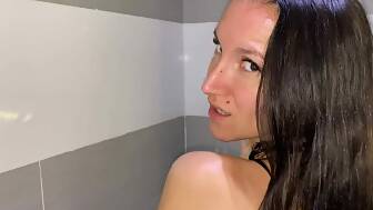 blackhaired plays snatch bathroom