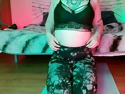 12 min - Milf yoga masturbates vibrator