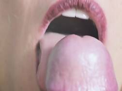 7 min - Close tongue blowjob