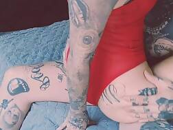 5 min - Young tattooed couple hairy