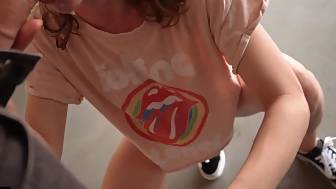 knees sucks dick
