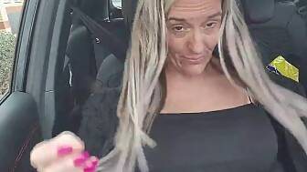 milf playing cunt car