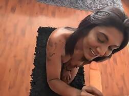 10 min - Indian sucking dildo