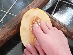 4 min - Fingerfucking vagina feet