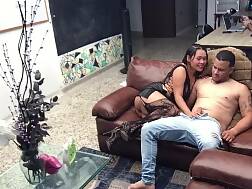 5 min - Young couple live office