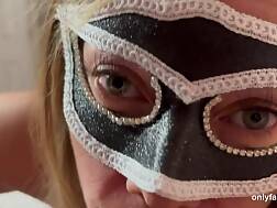 12 min - Dark masked milf pov